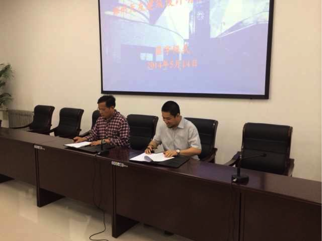 說明: http://m.dgshi.cn/uploads/allimg/140902/1-140Z22102312J.JPG